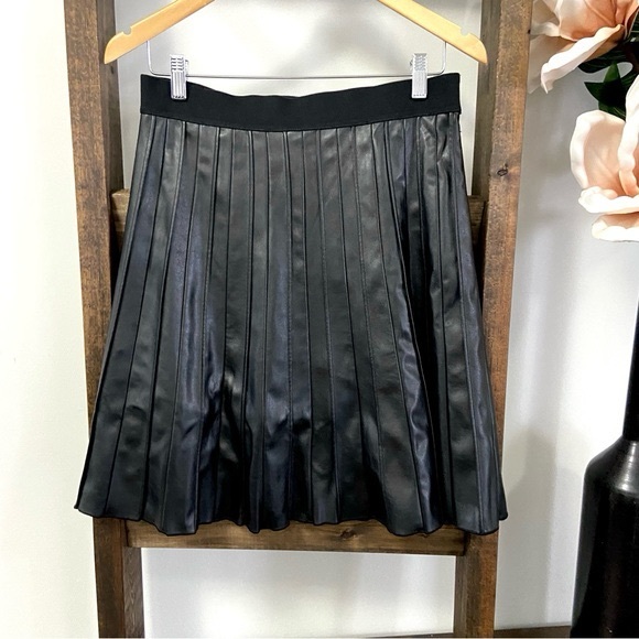 Calvin Klein faux leather pleated skirt - Picture 2 of 3